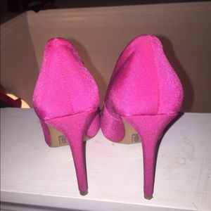 Bright pink high heels 💖